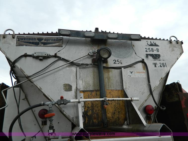 image for item K8198 2001 International 4700 dump truck