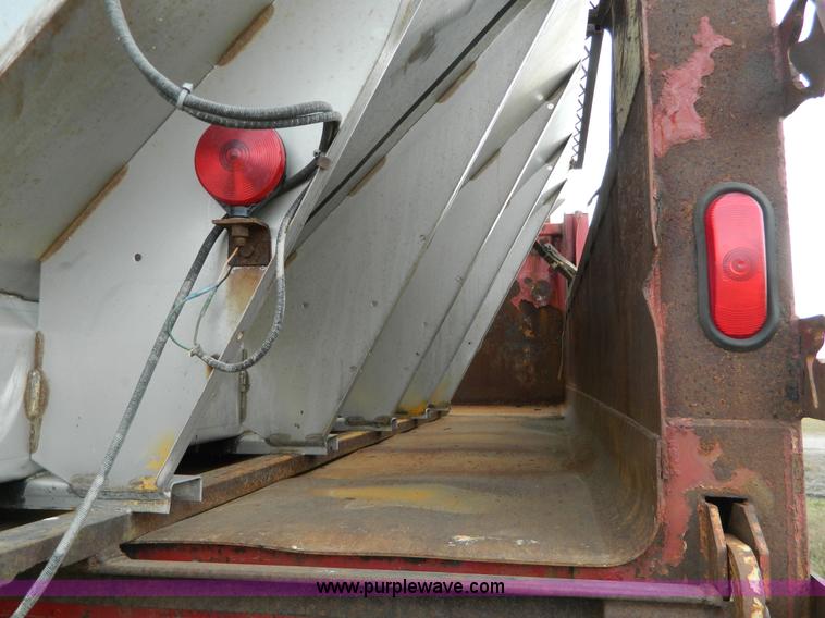 image for item K8198 2001 International 4700 dump truck