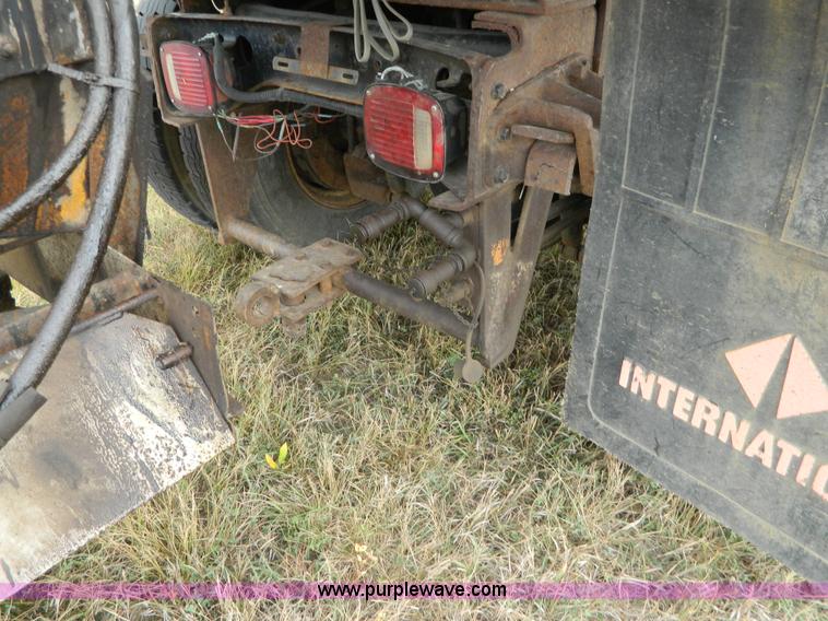 image for item K8198 2001 International 4700 dump truck