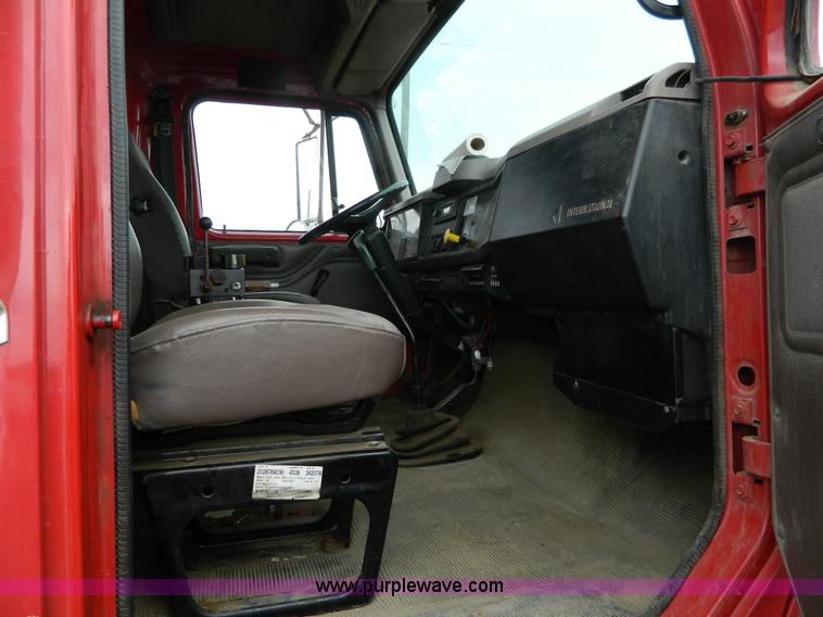 image for item K8198 2001 International 4700 dump truck