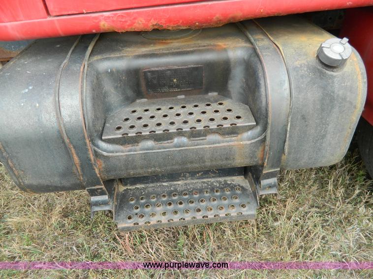 image for item K8198 2001 International 4700 dump truck