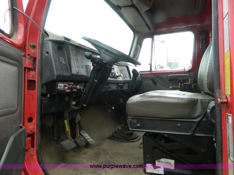 image for item K8198 2001 International 4700 dump truck