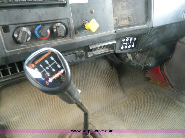 image for item K8198 2001 International 4700 dump truck