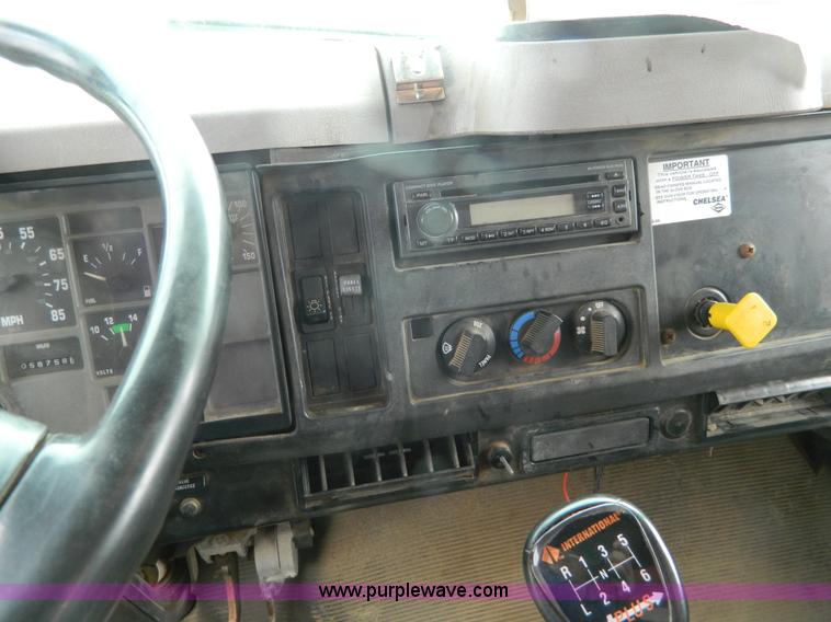 image for item K8198 2001 International 4700 dump truck