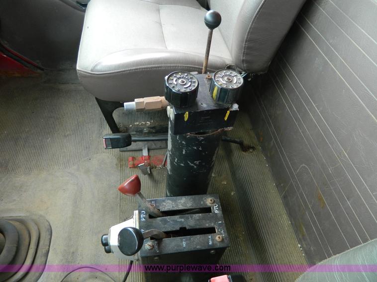 image for item K8198 2001 International 4700 dump truck