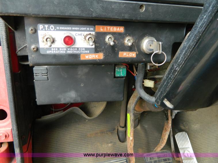 image for item K8198 2001 International 4700 dump truck