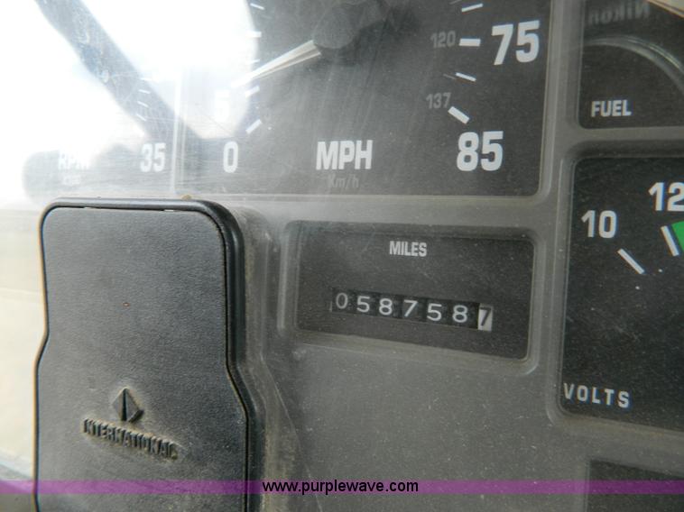 image for item K8198 2001 International 4700 dump truck