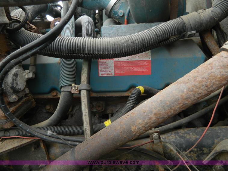 image for item K8198 2001 International 4700 dump truck