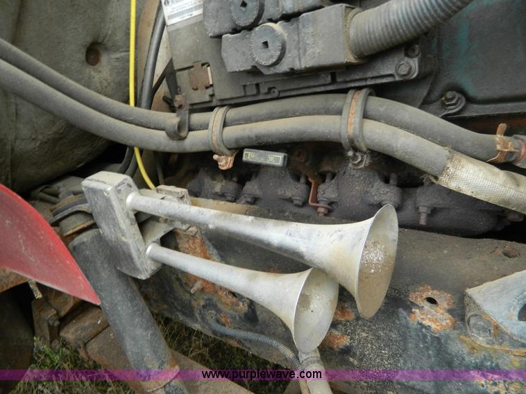 image for item K8198 2001 International 4700 dump truck