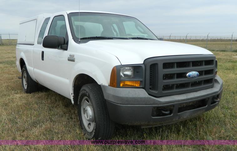 image for item K8200 2005 Ford F250 Super Duty pickup truck