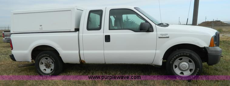 image for item K8200 2005 Ford F250 Super Duty pickup truck