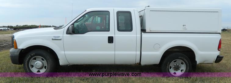 image for item K8200 2005 Ford F250 Super Duty pickup truck