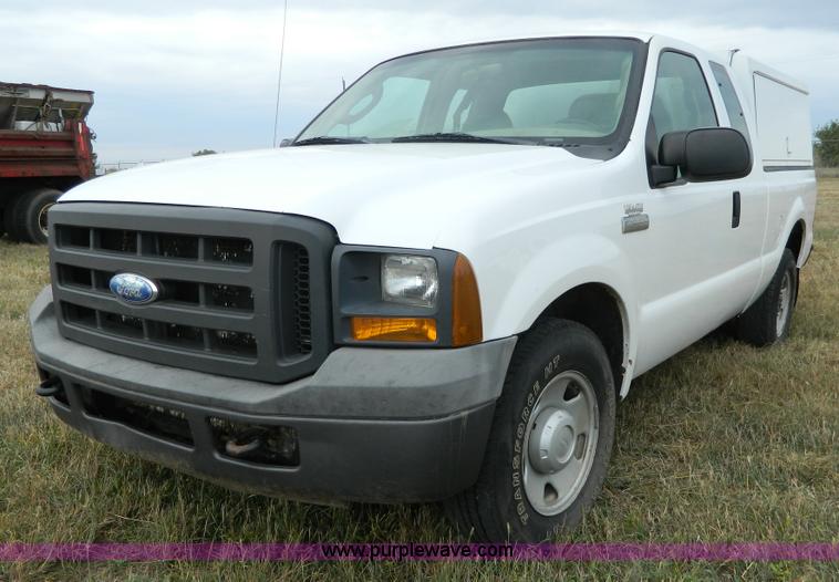 image for item K8200 2005 Ford F250 Super Duty pickup truck