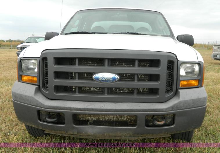 image for item K8200 2005 Ford F250 Super Duty pickup truck