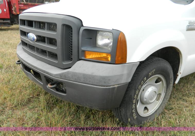 image for item K8200 2005 Ford F250 Super Duty pickup truck