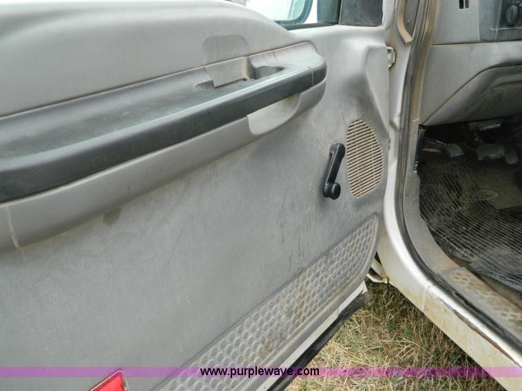 image for item K8200 2005 Ford F250 Super Duty pickup truck