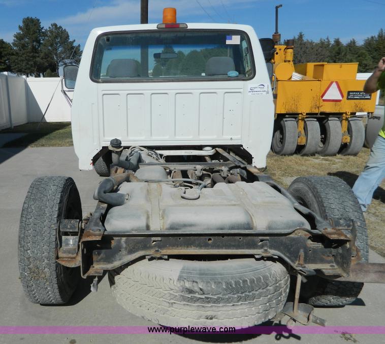 image for item K8224 1995 Ford F250 pickup truck cab and chassis