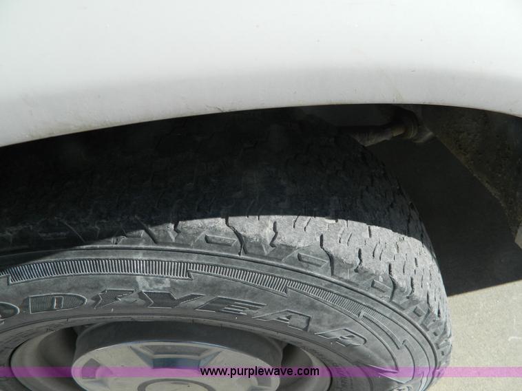 image for item K8224 1995 Ford F250 pickup truck cab and chassis