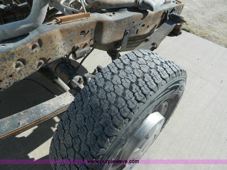 image for item K8224 1995 Ford F250 pickup truck cab and chassis