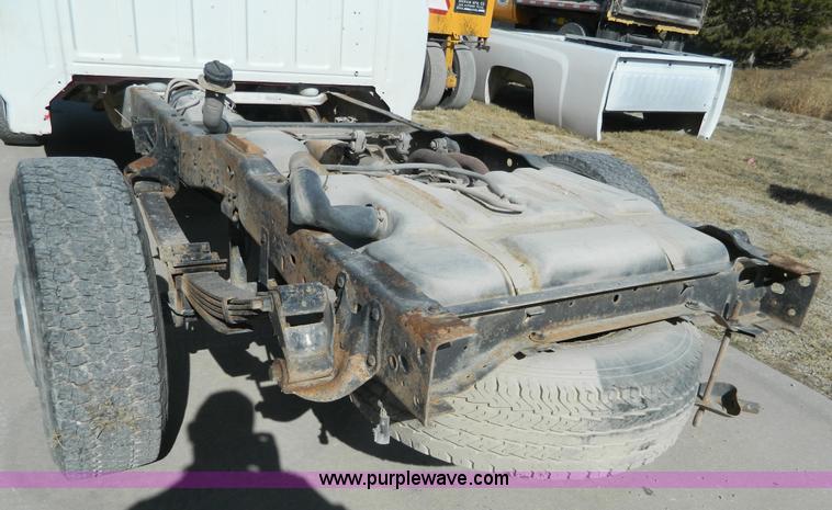 image for item K8224 1995 Ford F250 pickup truck cab and chassis