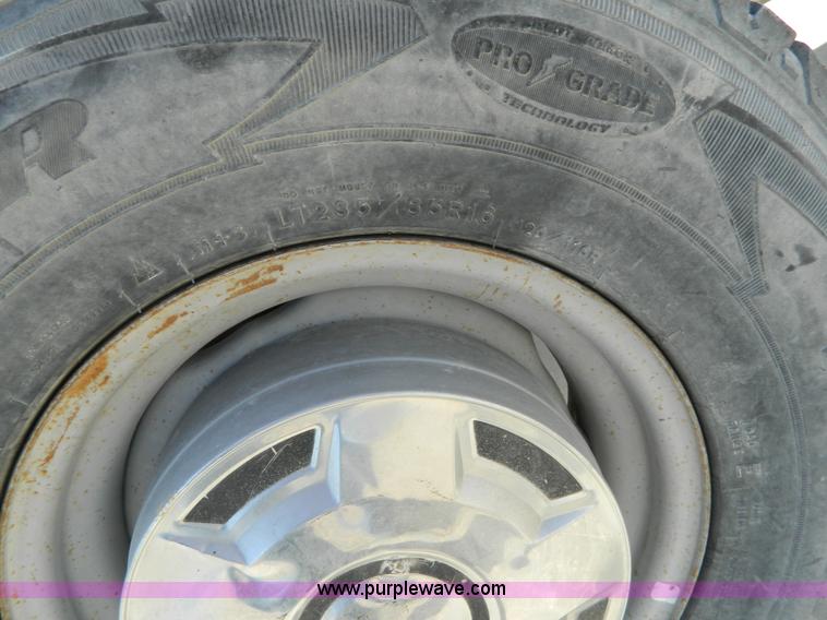 image for item K8224 1995 Ford F250 pickup truck cab and chassis