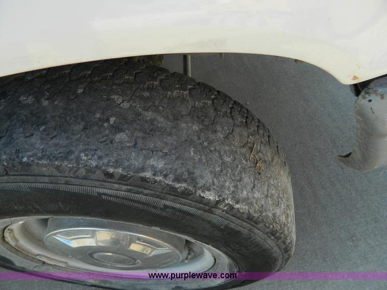 image for item K8224 1995 Ford F250 pickup truck cab and chassis