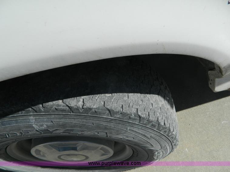 image for item K8224 1995 Ford F250 pickup truck cab and chassis