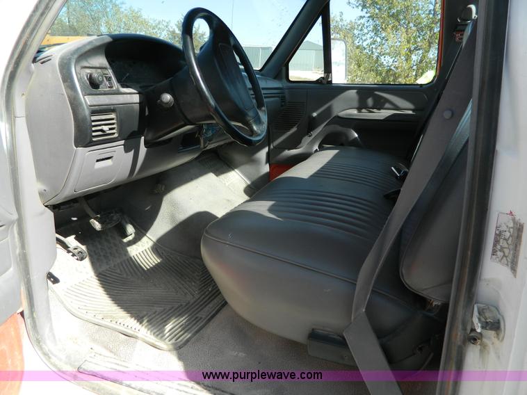 image for item K8224 1995 Ford F250 pickup truck cab and chassis