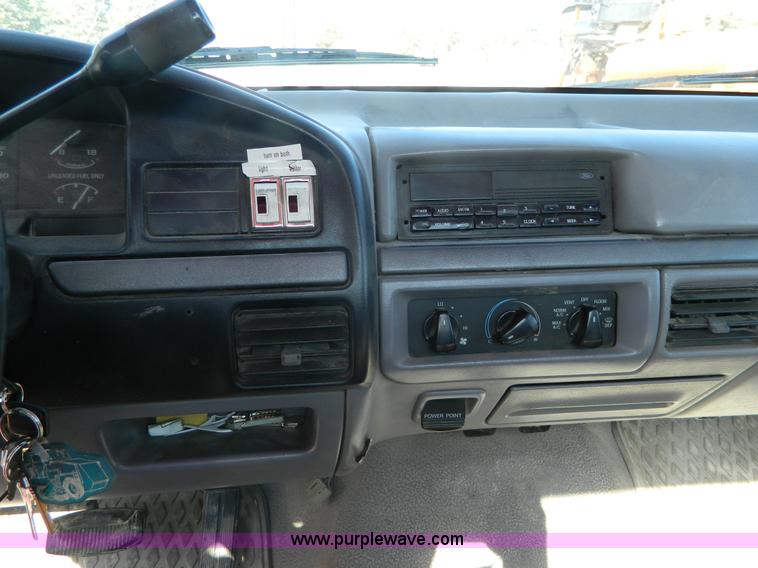 image for item K8224 1995 Ford F250 pickup truck cab and chassis