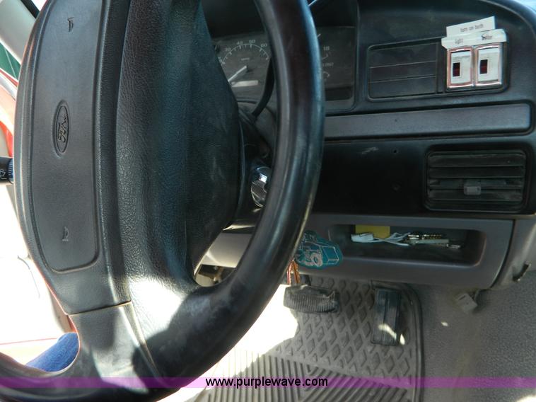 image for item K8224 1995 Ford F250 pickup truck cab and chassis