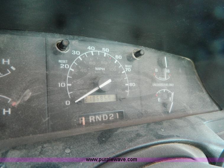 image for item K8224 1995 Ford F250 pickup truck cab and chassis