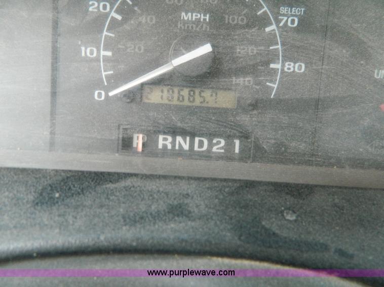 image for item K8224 1995 Ford F250 pickup truck cab and chassis