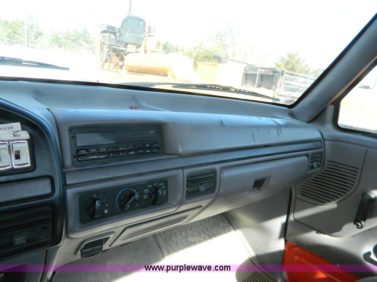 image for item K8224 1995 Ford F250 pickup truck cab and chassis