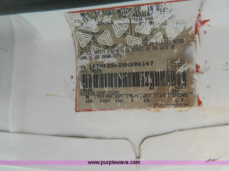 image for item K8224 1995 Ford F250 pickup truck cab and chassis