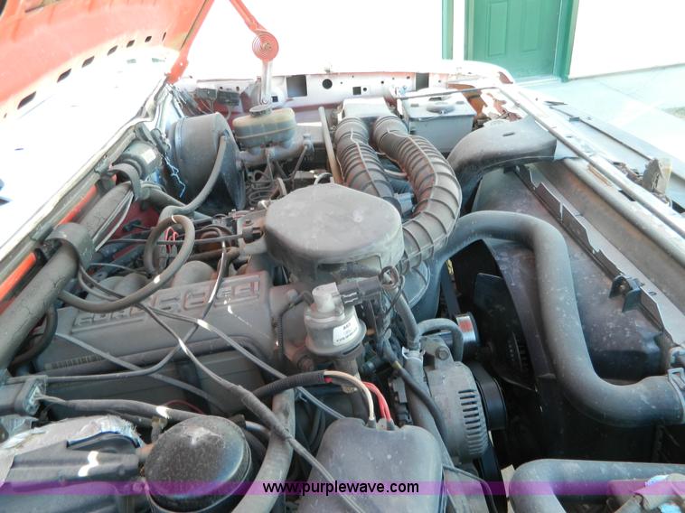 image for item K8224 1995 Ford F250 pickup truck cab and chassis