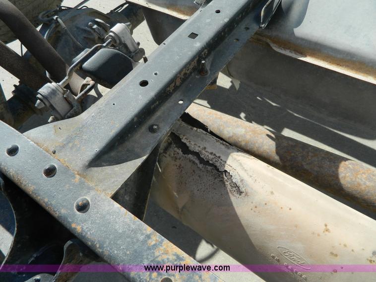 image for item K8224 1995 Ford F250 pickup truck cab and chassis