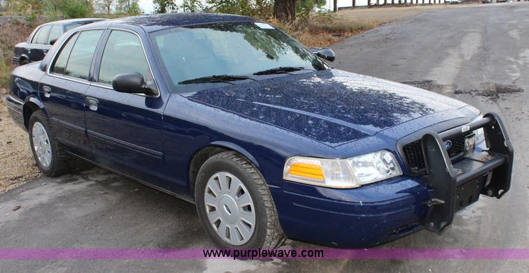 image for item L2337 2010 Ford Crown Victoria Police Interceptor