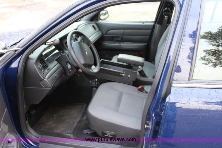 image for item L2337 2010 Ford Crown Victoria Police Interceptor