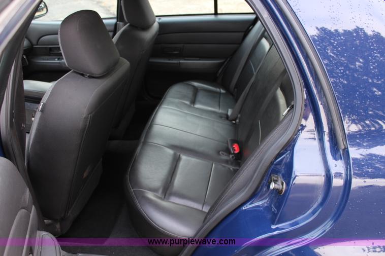 image for item L2337 2010 Ford Crown Victoria Police Interceptor