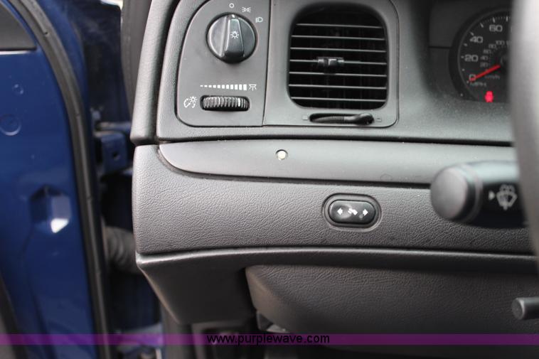 image for item L2337 2010 Ford Crown Victoria Police Interceptor