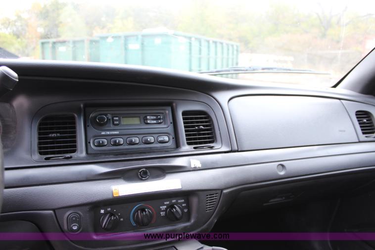 image for item L2338 2010 Ford Crown Victoria Police Interceptor