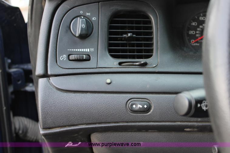 image for item L2338 2010 Ford Crown Victoria Police Interceptor