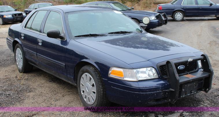 image for item L2339 2010 Ford Crown Victoria Police Interceptor