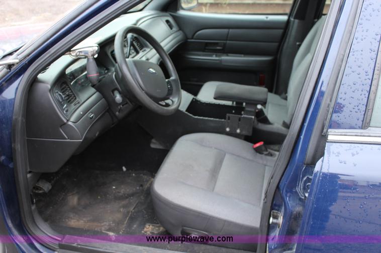 image for item L2339 2010 Ford Crown Victoria Police Interceptor