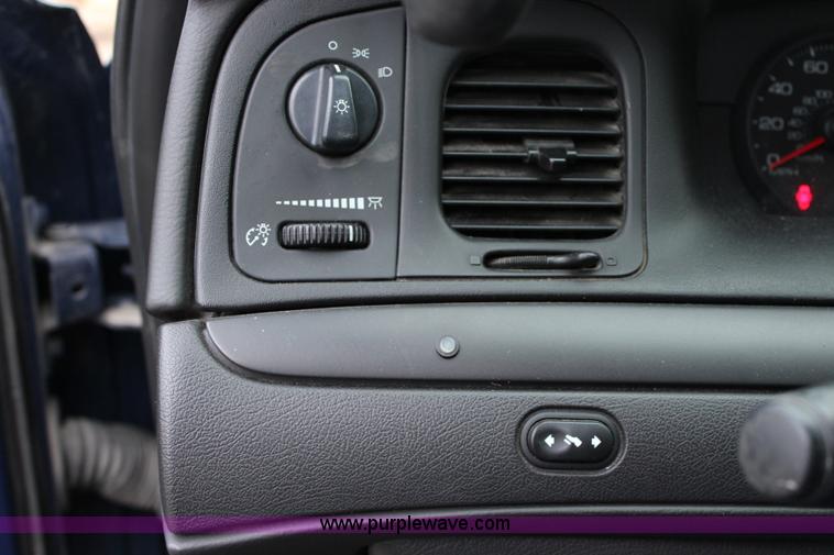 image for item L2339 2010 Ford Crown Victoria Police Interceptor