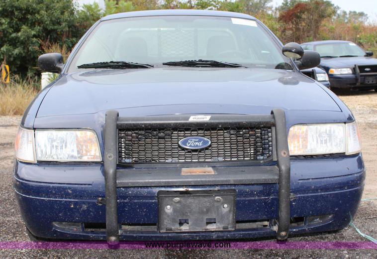 image for item L2340 2010 Ford Crown Victoria Police Interceptor