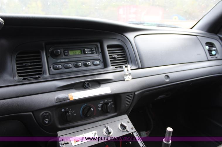 image for item L2340 2010 Ford Crown Victoria Police Interceptor