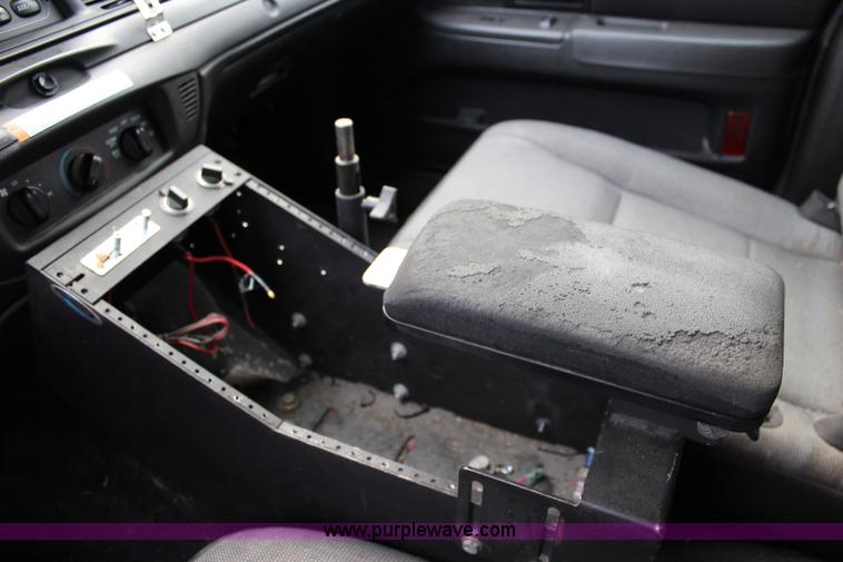 image for item L2340 2010 Ford Crown Victoria Police Interceptor