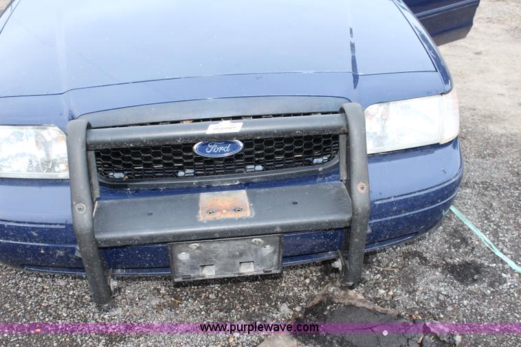 image for item L2340 2010 Ford Crown Victoria Police Interceptor