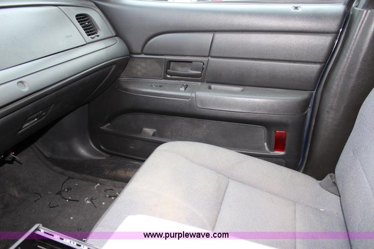 image for item L2341 2010 Ford Crown Victoria Police Interceptor